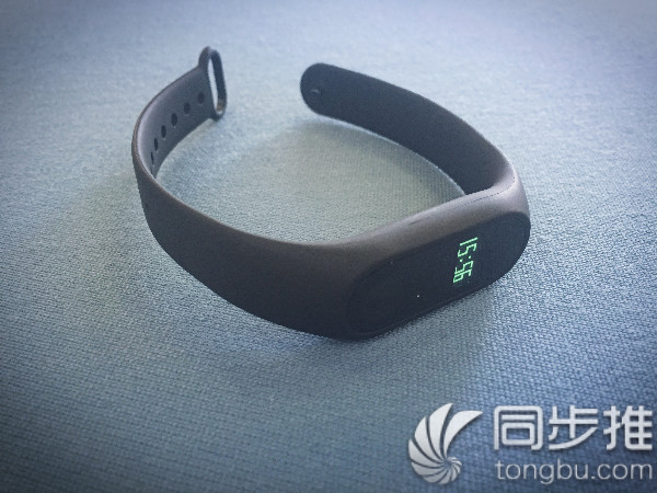 小米手环2充电震动怎么回事,小米手环2怎么连接苹果手机