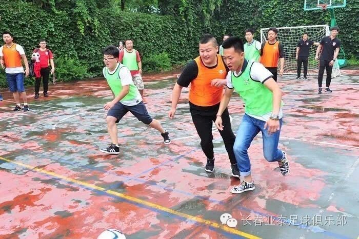 瓒崇悆鍏泭琛岄暱鏄ヤ簹娉拌冻鐞冧勘涔愰儴,浜氭嘲瓒崇悆鍏泭琛屽姩