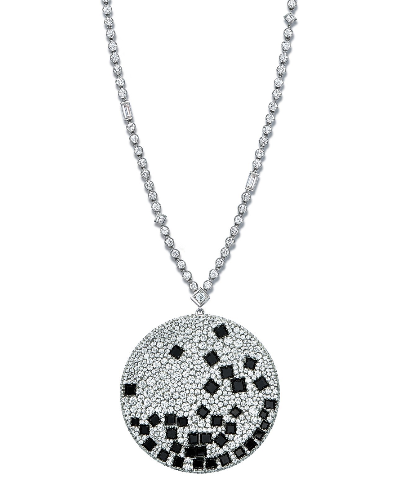 夏天当然少不了一件吊带裙,夏天需要一条温柔的吊带裙