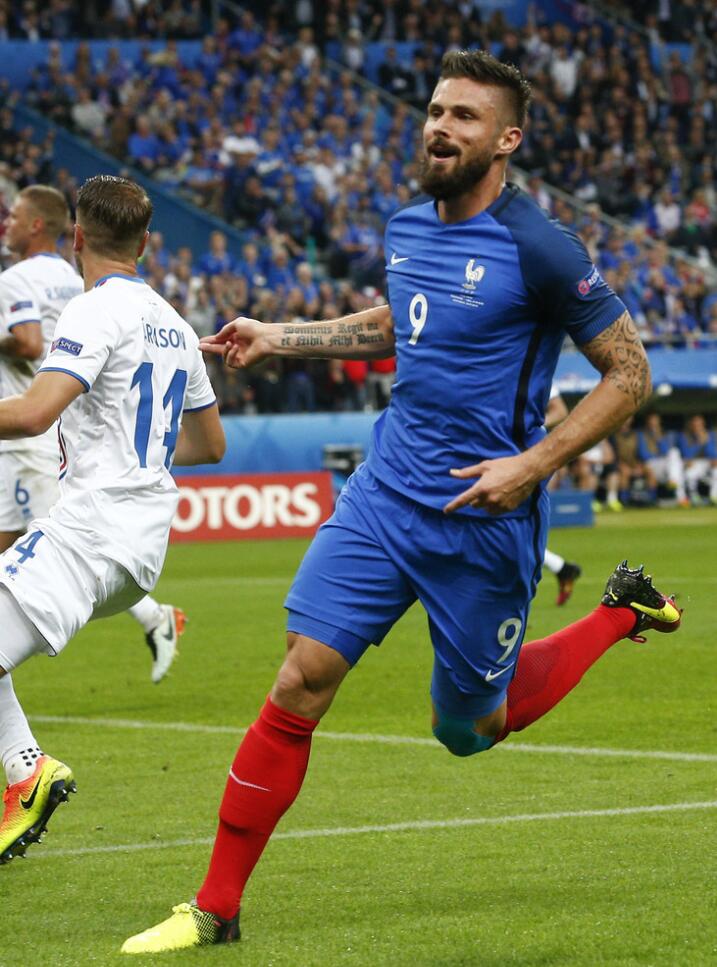 吉鲁进球后致敬亨利,吉鲁在欧冠入几个球了