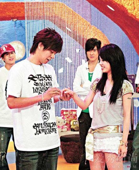 罗志祥和蔡依林同台撩蔡依林,罗志祥蔡依林演唱会叫蔡依林阿姨