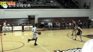 你会背后运球过人吗,德文双变向运球过人