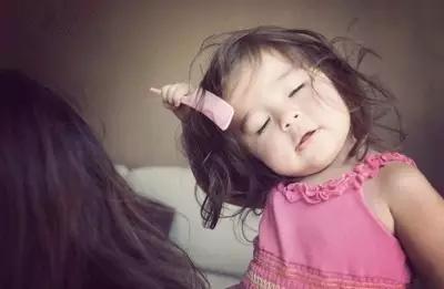 女儿一定要打扮得好看吗,给女儿打扮好看有错吗