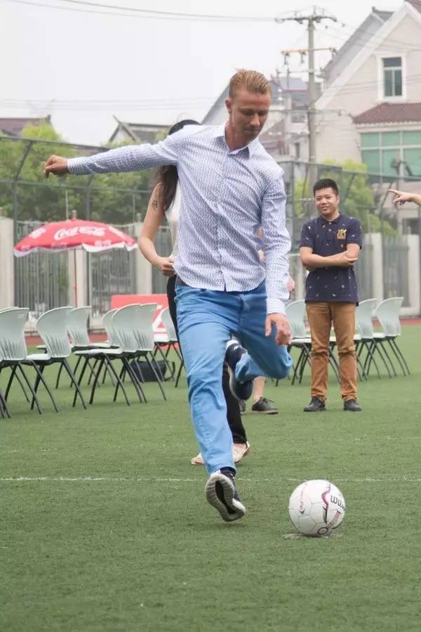 推广|今夏，来美高和皇马传奇一起踢球！