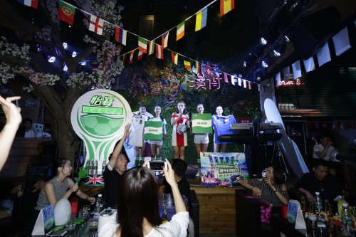 世界最大足球体育场,世界最大足球亮相上海