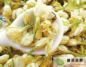 色如玉，香袭人，一盏茉莉，莫道不销魂