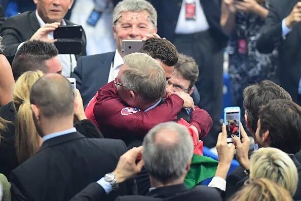 c罗介绍c罗奖项的视频,c罗第七大奇迹颁奖