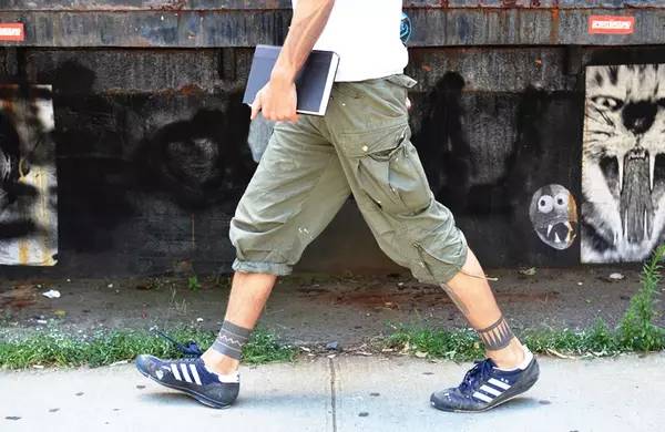 潮男简单短裤搭配什么鞋,潮男短裤训练