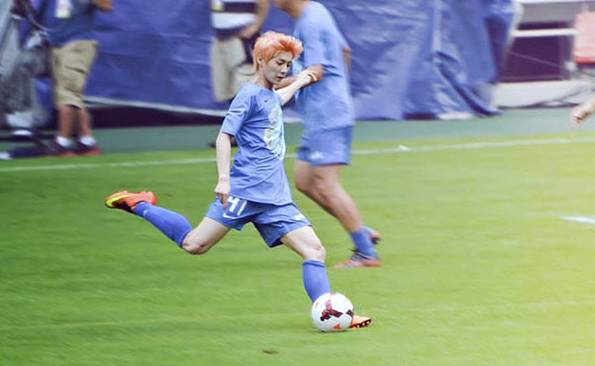 鹿晗踢球水平怎样,鹿晗足球在娱乐圈是什么水平