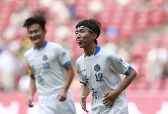 鹿晗踢球水平怎样,鹿晗足球在娱乐圈是什么水平