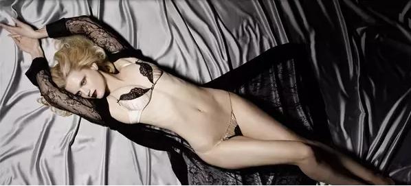 四件不同颜色的内衣让男朋友选,男女内衣怎么选