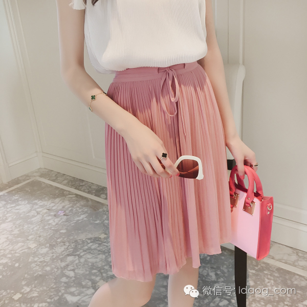 这么美丽的衣服你还在犹豫什么？