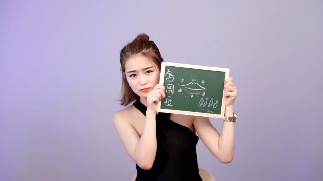 挑战史上超辣火鸡面辣到爆,挑战三倍辣火鸡面结果被辣哭了