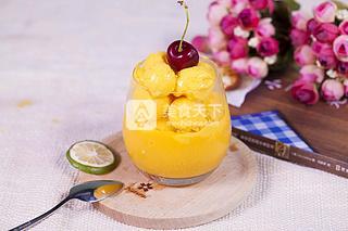 芒果饮品奶昔简单自制,在家做浓郁的芒果奶昔口感绵柔