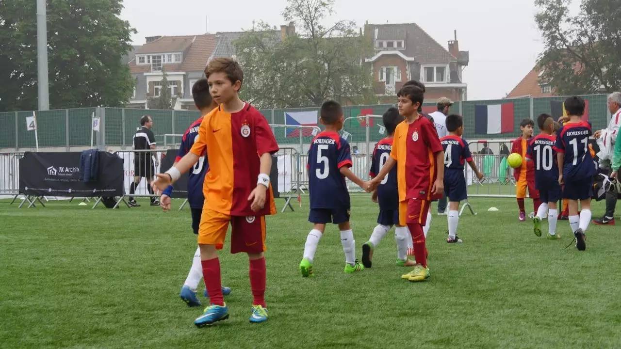 比利时足球青训体系,法国与比利时青训的不同