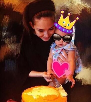 昆凌为女儿庆生,周杰伦昆凌生日蛋糕