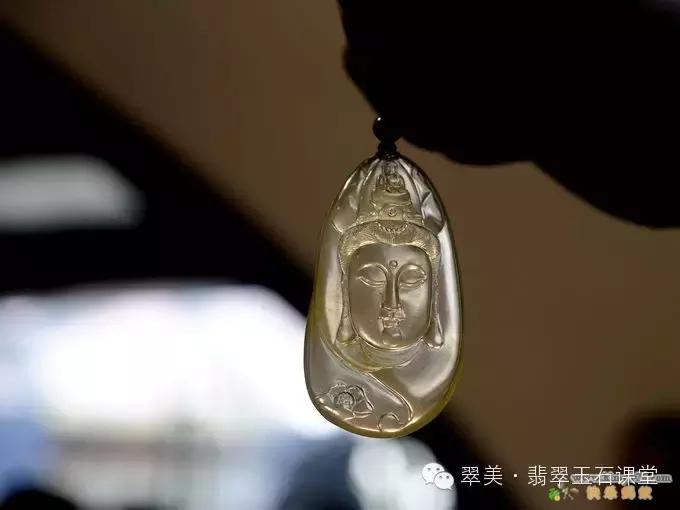 绿色翡翠和红色翡翠一起镶嵌,翡翠镶嵌垫底色和不垫底的区别