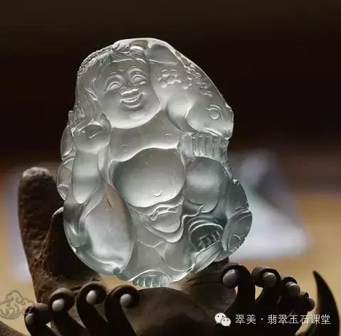 绿色翡翠和红色翡翠一起镶嵌,翡翠镶嵌垫底色和不垫底的区别