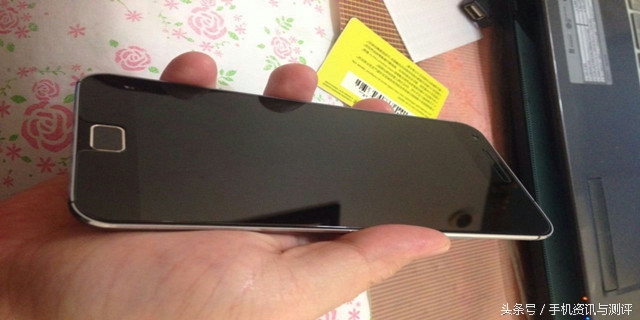 贴钢化膜如何去除气泡,贴钢化膜怎么消除气泡