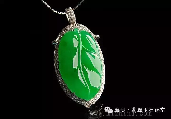 绿色翡翠和红色翡翠一起镶嵌,翡翠镶嵌垫底色和不垫底的区别