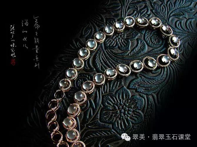 绿色翡翠和红色翡翠一起镶嵌,翡翠镶嵌垫底色和不垫底的区别