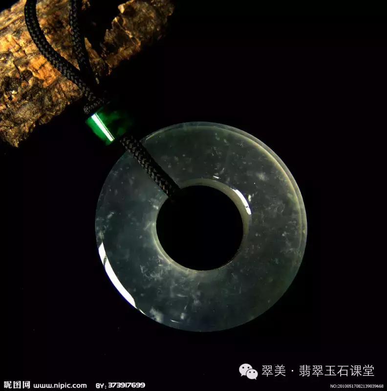 绿色翡翠和红色翡翠一起镶嵌,翡翠镶嵌垫底色和不垫底的区别