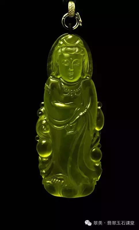 绿色翡翠和红色翡翠一起镶嵌,翡翠镶嵌垫底色和不垫底的区别