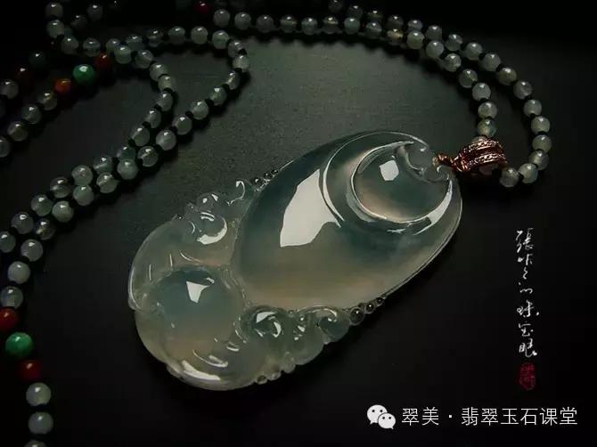 绿色翡翠和红色翡翠一起镶嵌,翡翠镶嵌垫底色和不垫底的区别