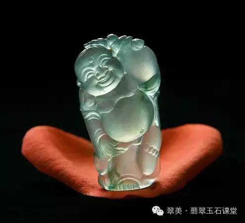 绿色翡翠和红色翡翠一起镶嵌,翡翠镶嵌垫底色和不垫底的区别