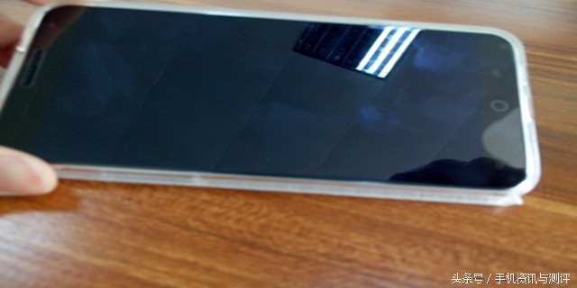 贴钢化膜如何去除气泡,贴钢化膜怎么消除气泡