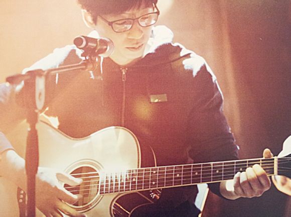 他是唯一零差评的主持人，曾被笑是乞丐，代言费却是何炅的1/3