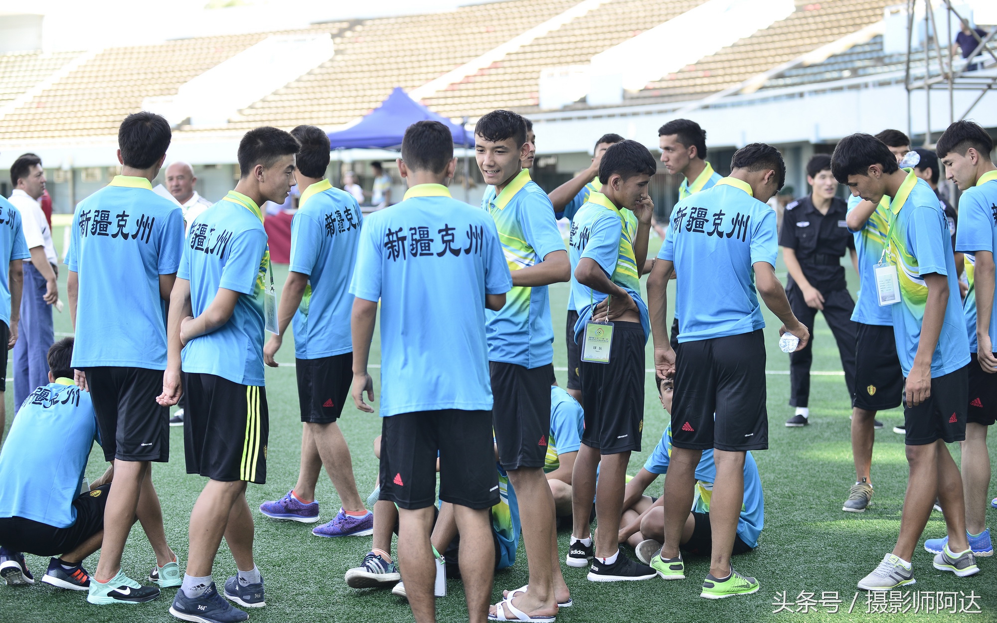 “一带一路”国际青少年足球赛在锡举行外国小帅哥很养眼