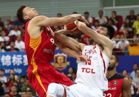 男篮比赛打架是真的吗,热身赛打架