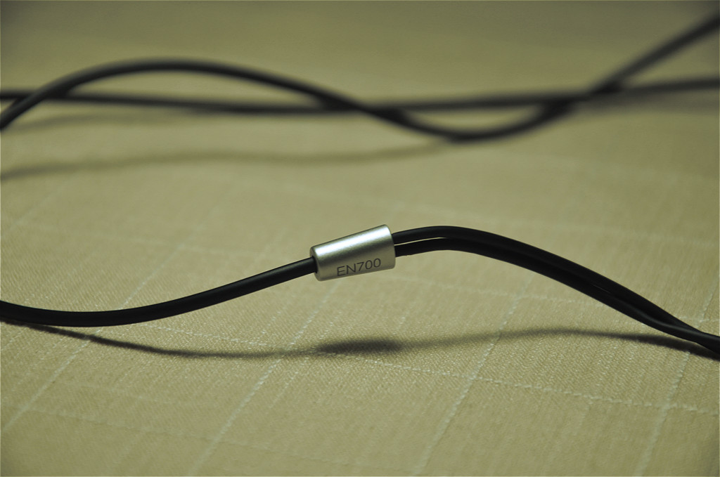 把包装和颜值做到东半球第一，这耳机的中文名叫铜雀