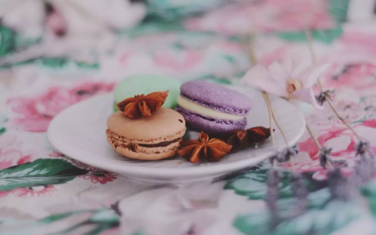 马卡龙蓝色法式,法式马卡龙和意式马卡龙的差别