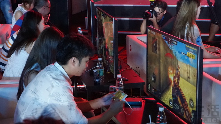 “微游戏机”弯道超车，腾讯切入客厅娱乐市场