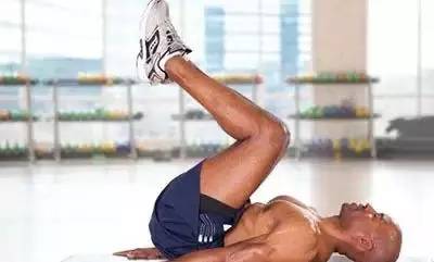 翘臀马甲线训练计划女生,美女塑造腹肌及马甲线必学