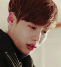 女主穿越到李钟硕演的韩剧里,李钟硕穿越到漫画世界上