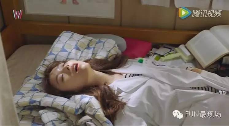 女主穿越到李钟硕演的韩剧里,李钟硕穿越到漫画世界上