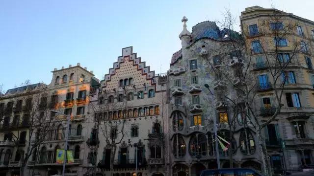 巴塞罗那自由行攻略,免费玩转西班牙马德里不思议