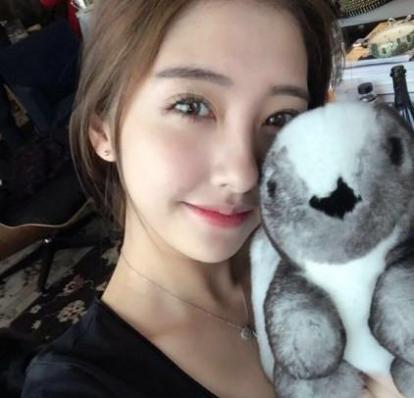 秒杀王思聪所有网红女友正牌“万达夫人”强势插入