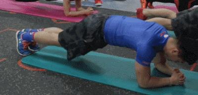 翘臀马甲线训练计划女生,美女塑造腹肌及马甲线必学