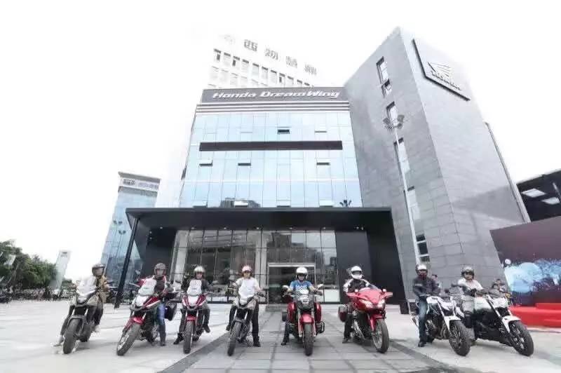 本田大排摩托车来成都开店，原来摩托还可以这么玩