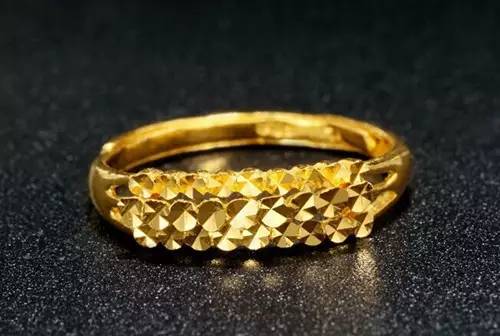 黄金饰品和黄金价格区别,黄金饰品价格比黄金低是什么原因