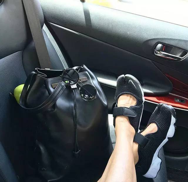 刘雯百丽同款凉鞋,刘雯凉鞋推荐