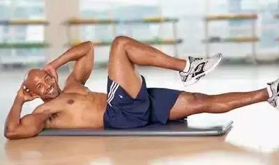 翘臀马甲线训练计划女生,美女塑造腹肌及马甲线必学