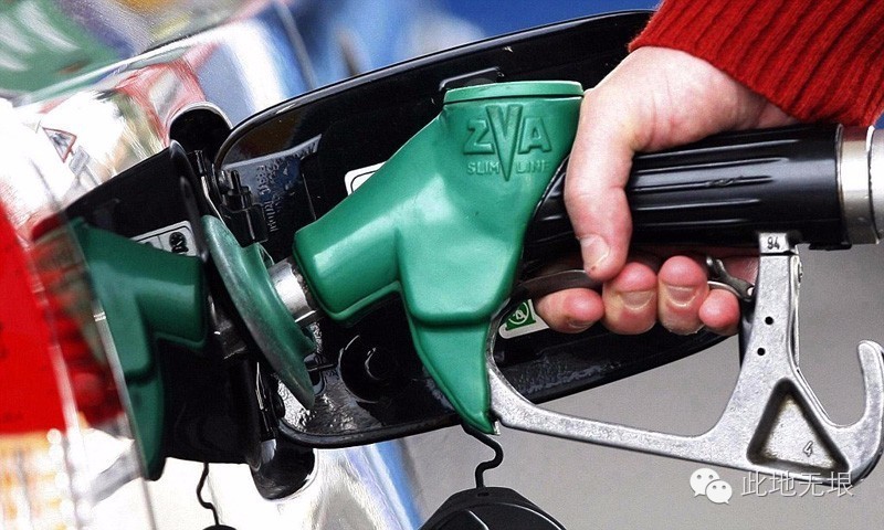 尽管我被卡在后排座椅上，我还是给这款车点了赞