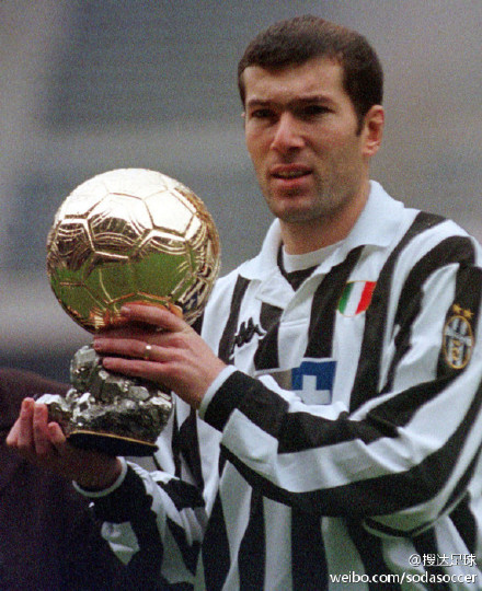 齐达内哈维,皮尔洛和齐达内谁更厉害