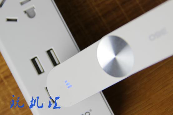 给信号充值360WiFi扩展器让家里的wifi不留死角