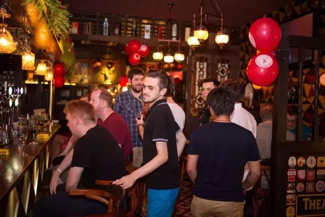 鐏孩閰掔豢澶嶅彜,鐏孩閰掔豢娓呭惂